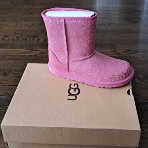Girls classic uggs-pink suede leopard